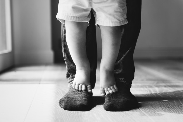 У славян всегда был культ родителей. Как правило, к родителям дети обращались на «Вы», почитали, приклонялись. А взамен получали родительское благословение, как оберег и защиту, подпитывались энергией своего рода. Страшно было не получить родительское благословение - это приравнивалось к автоматическому провалу всех начинаний.
