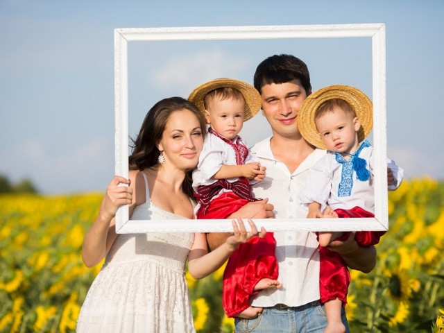 Europe, Asia, America... knowing a foreign language makes it easy to find friends or spouses in any corner of our planet, but knowing a language is not always the same as knowing a culture. How to not only find, but also maintain relationships for many years.