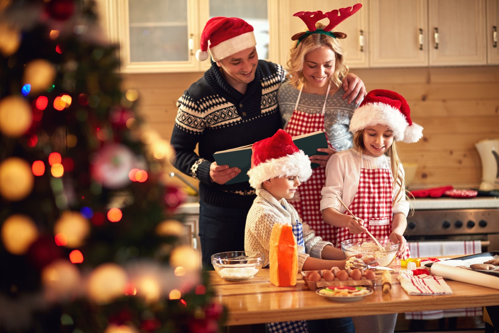 In anticipation of New Year's and Christmas holidays, people experience stress. And this happens not only from the realization of the prospect of finding the perfect gift but also from the upcoming financing of the festive mood)). Despite the fact that everyone's financial situation is different, everyone, without exception, experiences stress, and there are ways to manage expenses during the holidays that always work.